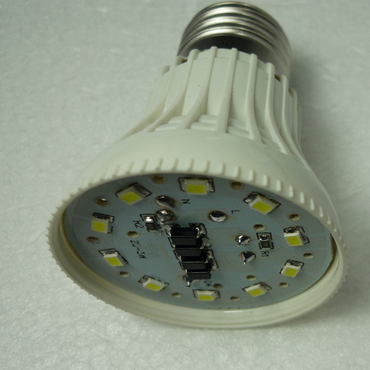 The possible causes of LED light flickering and the adjustment method of reversed zero and live wires