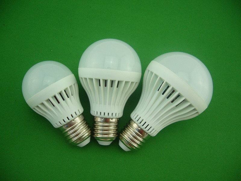 Luminance and response time of LED in safe lighting